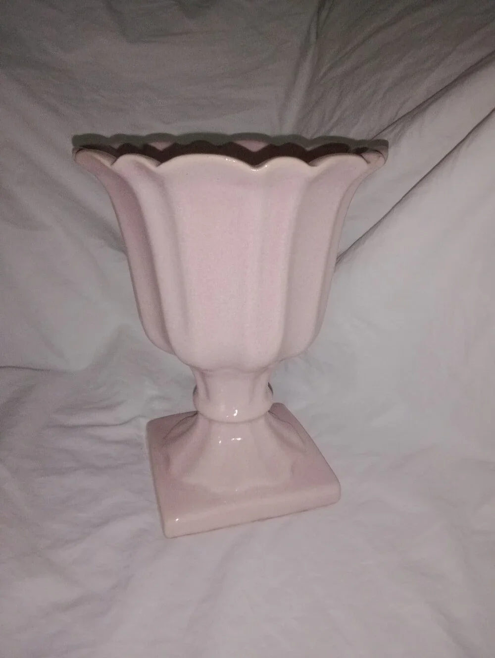 Vintage Pink Ceramic Footed Morning Glory Planter 8 3/8